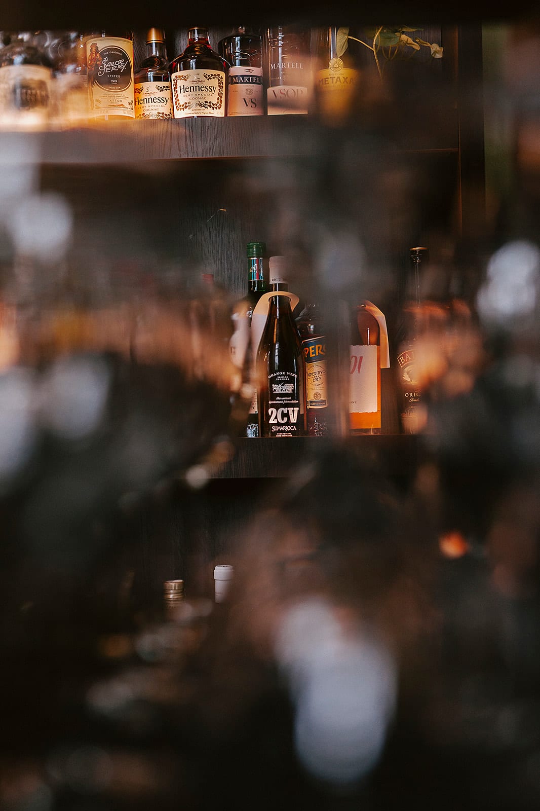 Die Bar des Restaurants im Bokeh-Licht