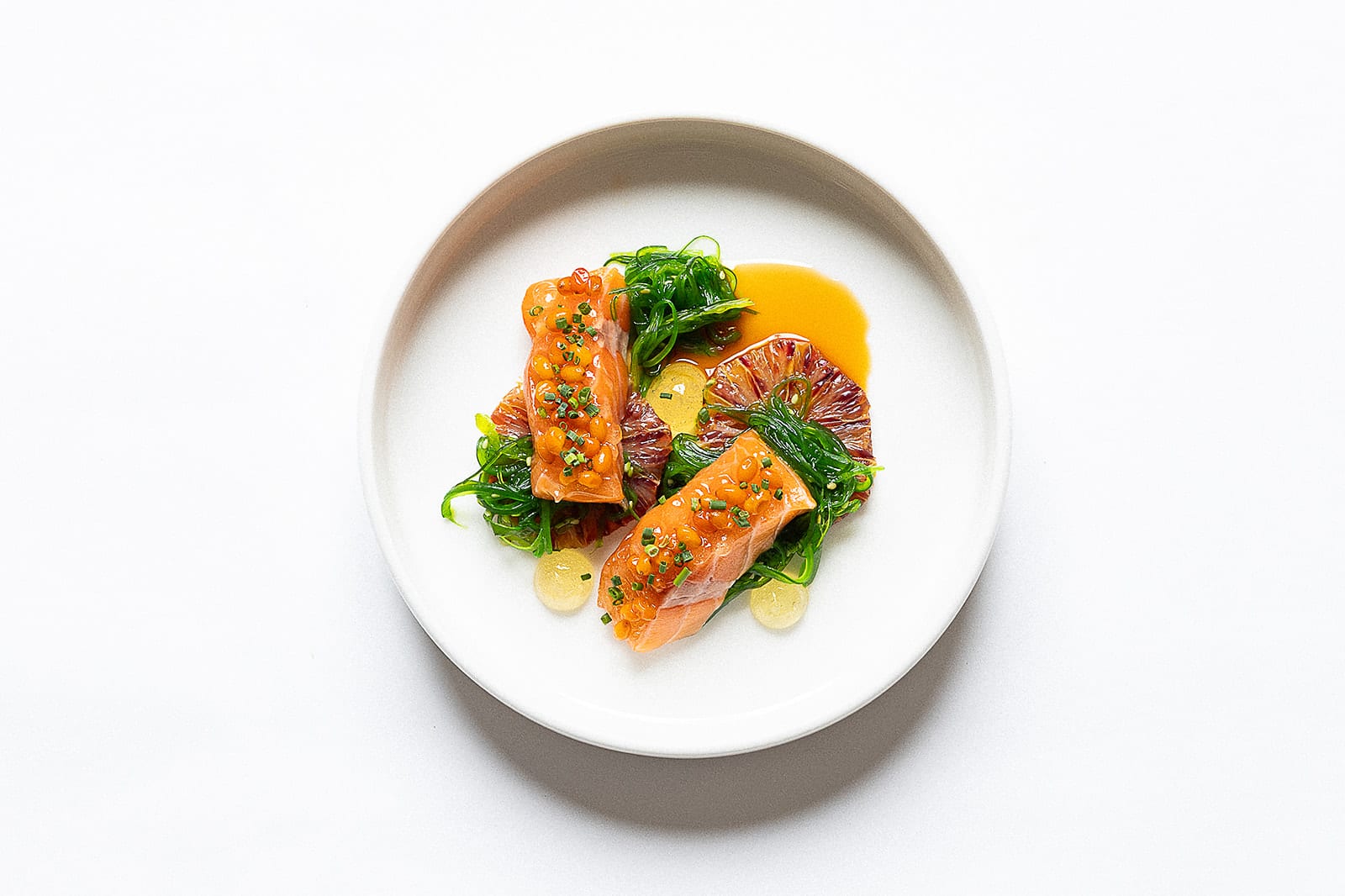 Lachs mit Wakame-Salat und Blutorange